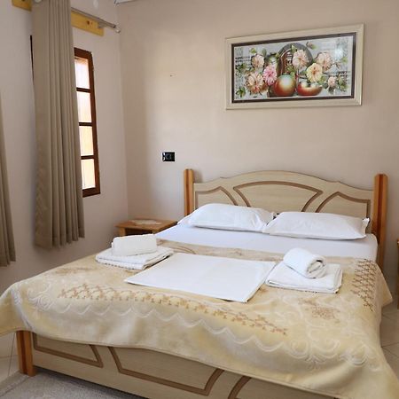 Guest House Lion Berat Bagian luar foto
