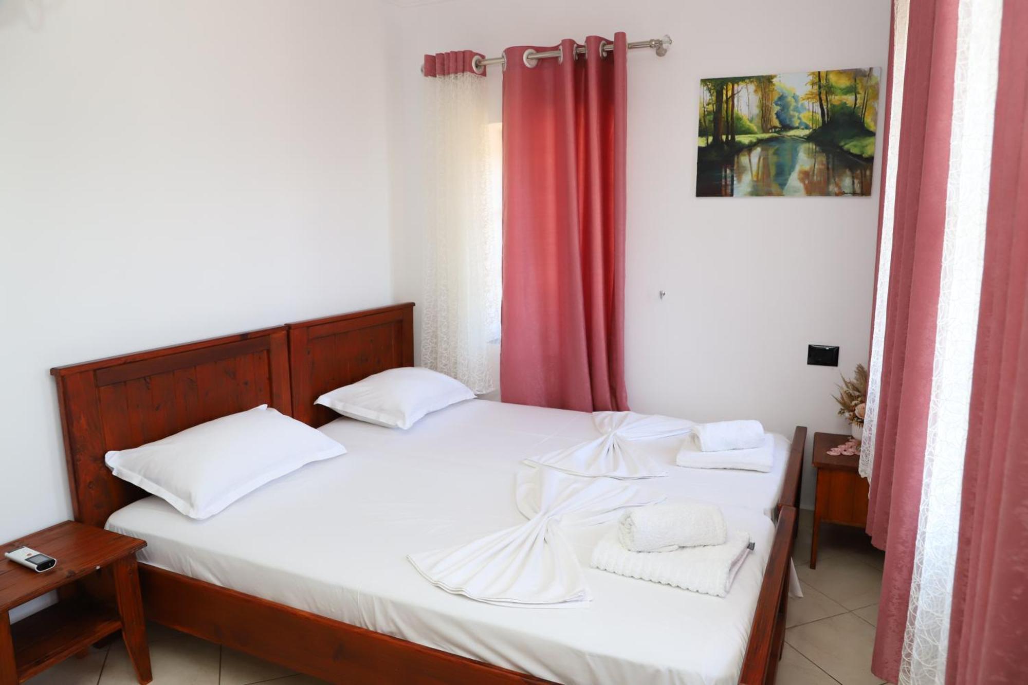 Guest House Lion Berat Bagian luar foto