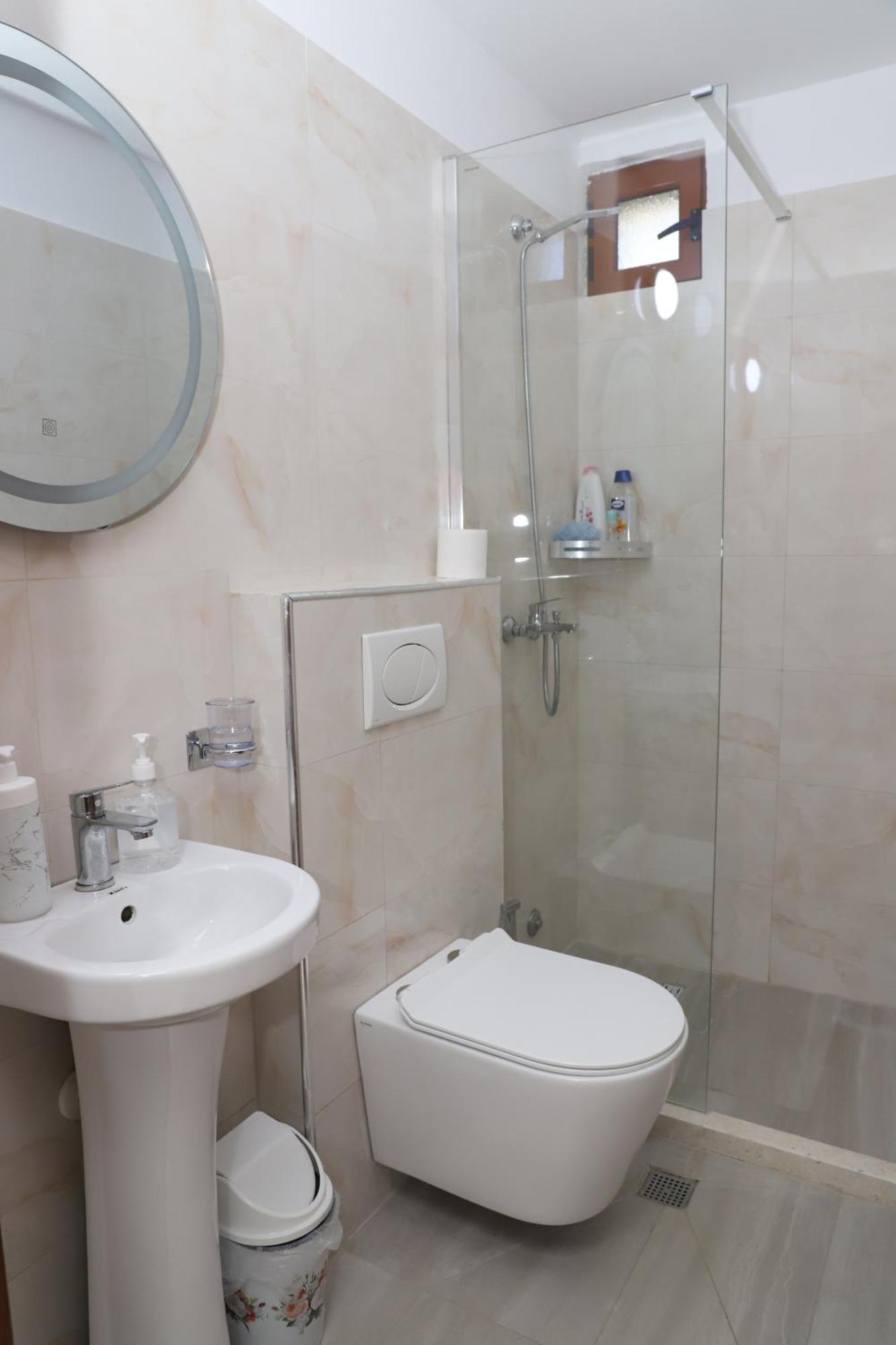 Guest House Lion Berat Bagian luar foto