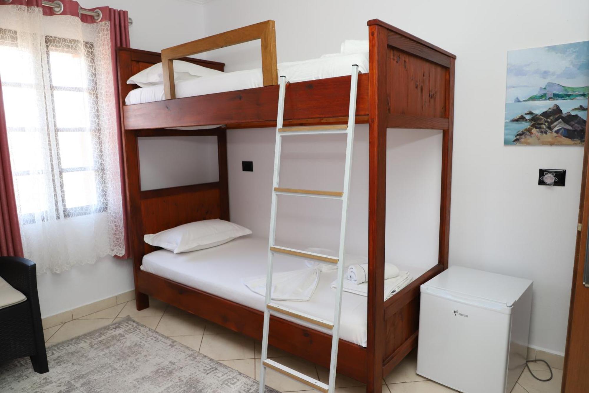 Guest House Lion Berat Bagian luar foto