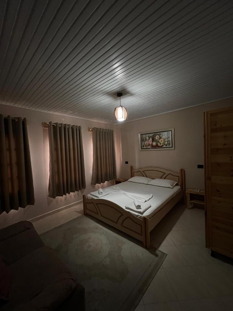 Guest House Lion Berat Bagian luar foto