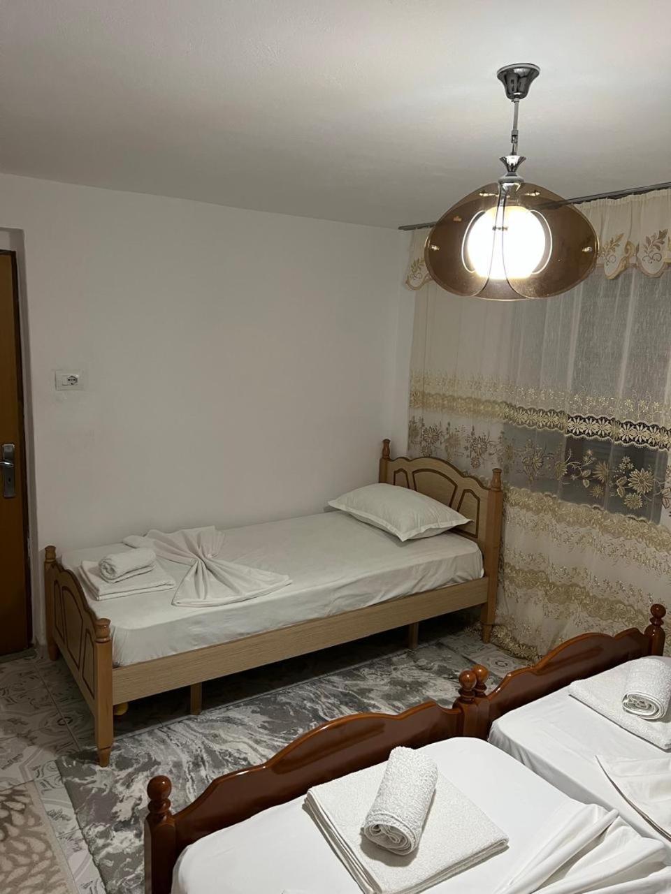 Guest House Lion Berat Bagian luar foto