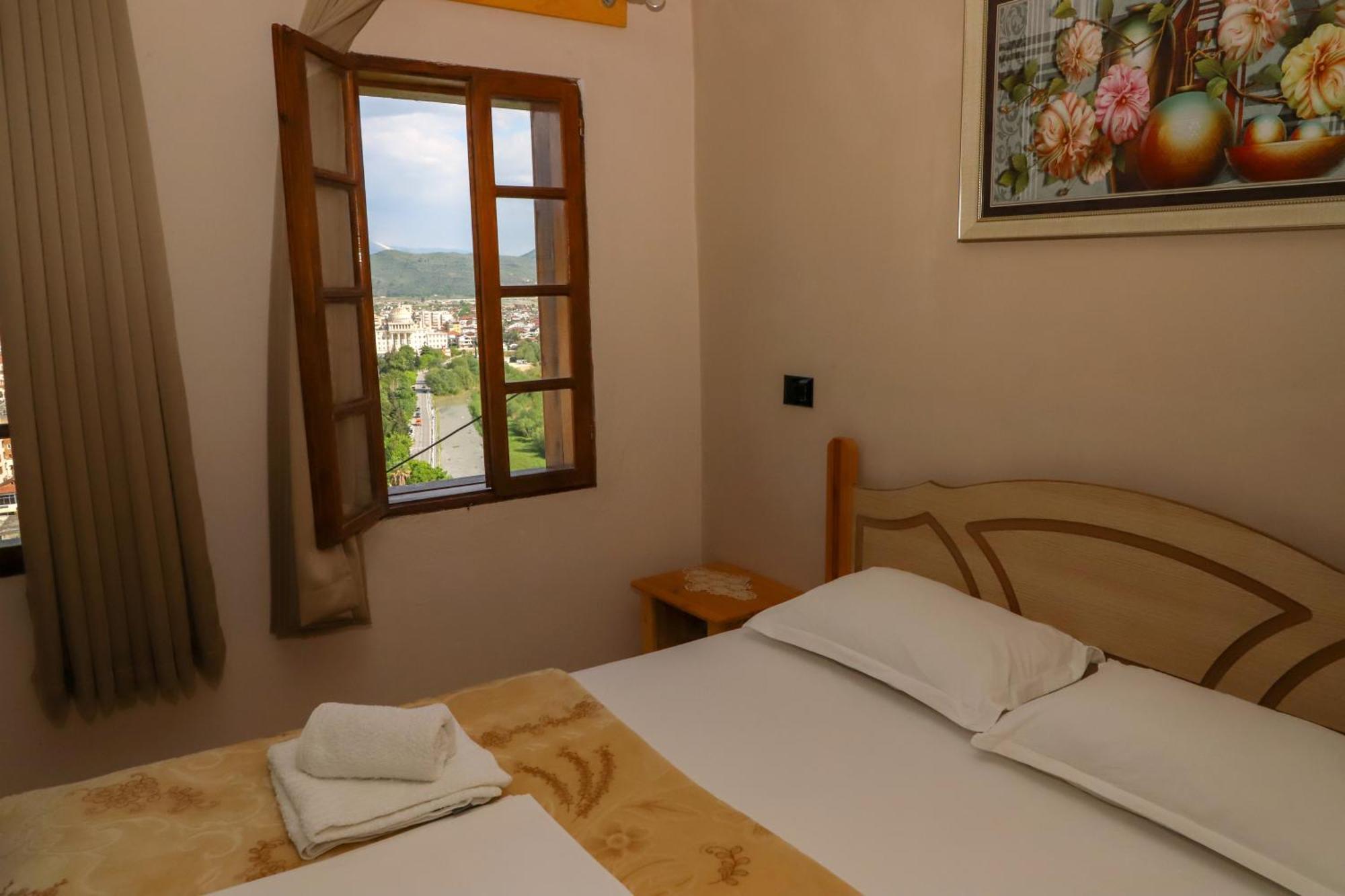 Guest House Lion Berat Bagian luar foto